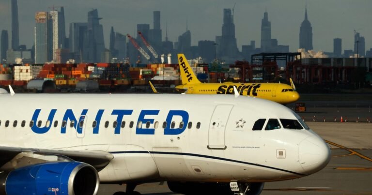 United Airlines cutting 35 flights per day from Newark Airport as problems persist