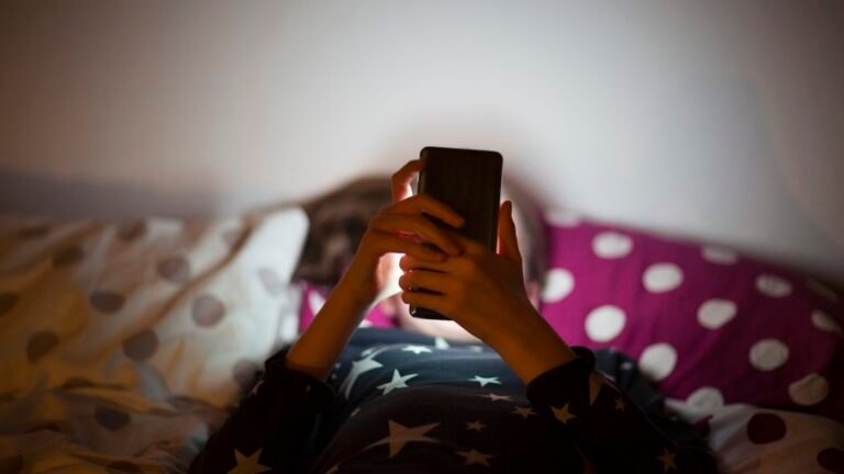 Minnesota is the first to require social media warning labels : NPR