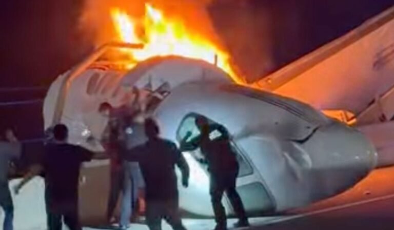 1 killed when small airplane crashes on Texas highway. People leave vehicles to try to help