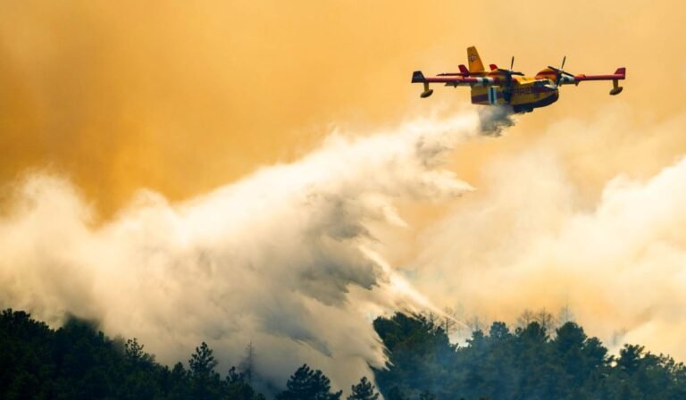 Wildfire southwest of Denver forces thousands to evacuate and destroys more than 160 structures