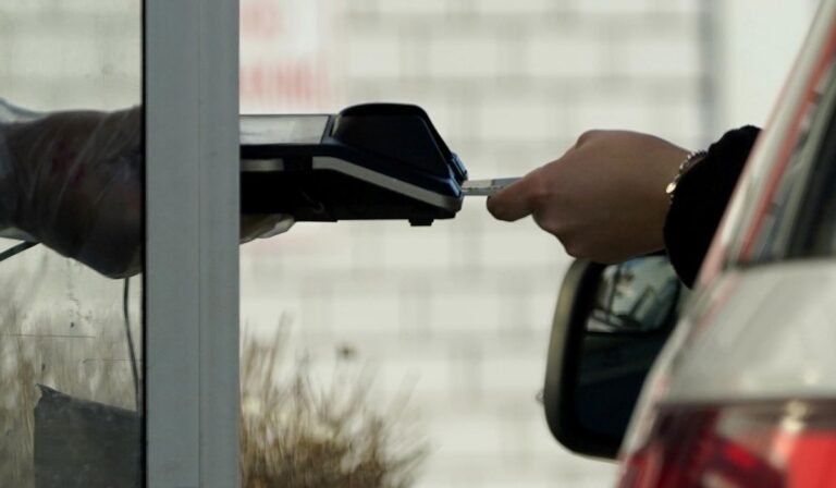 U.S. credit card debt grows by $21 billion in second quarter to $1.26 trillion