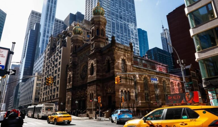 Hate crime charges filed in Manhattan synagogue attack