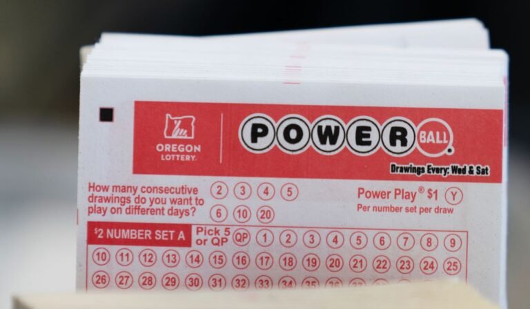 Illinois gas station sells sole winning ticket for $1 billion Powerball jackpot