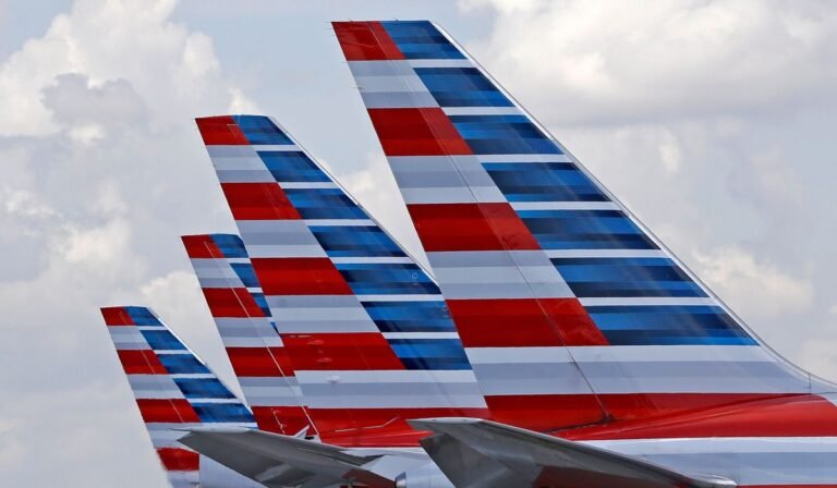 2 planes with the same flight number avoid possible disaster thanks to quick-thinking controller
