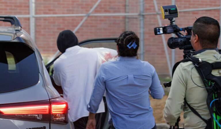 ICE officer released from jail after failed extradition bid