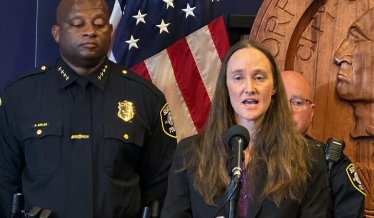 Seattle mayor defends ousting police chief after festival shootout