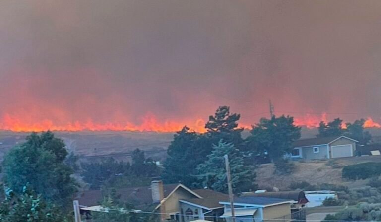 Wildfire approaches Reno, Nevada, forcing thousands to evacuate their neighborhoods