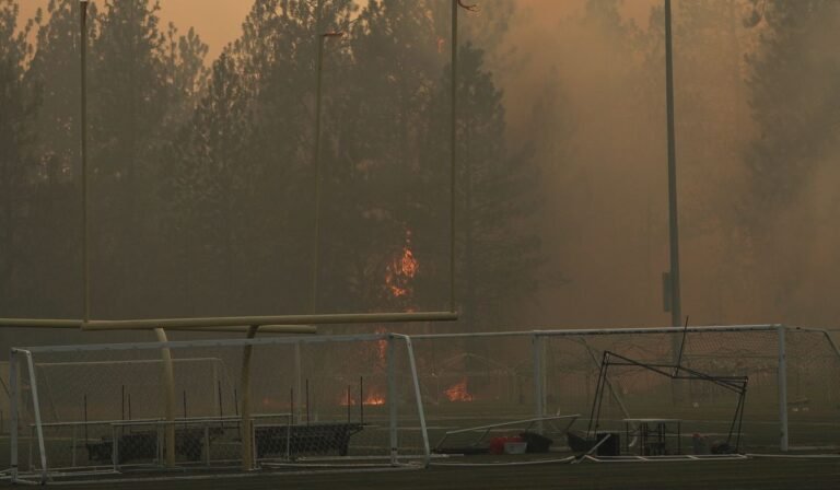 Eastern Washington fires have burned 600 structures and forced the evacuation of 5,000 homes