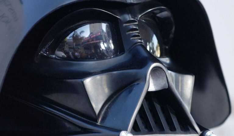 Darth Vader crashes San Diego meeting to mock Flock spy cameras